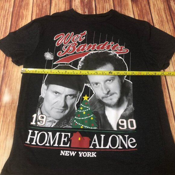 Home Alone Wet Bandits Harry And Marv Wanted Mens Gray Shirt Sz Medium Christmas - Picture 6 of 6